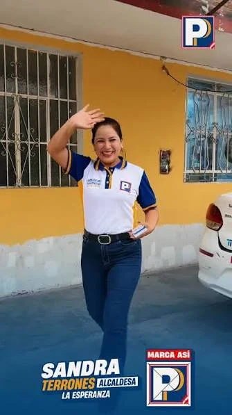 Sandra Terrones durante un recorrido